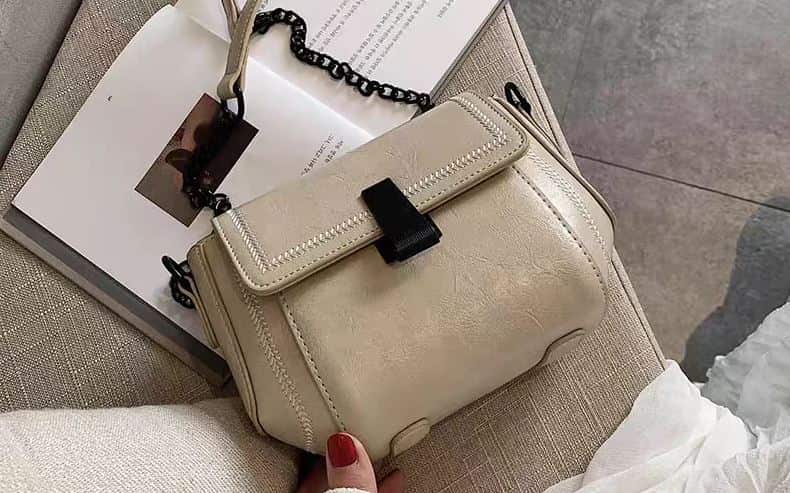 تصویر 2 از کیف چرم دخترانه دوشی با طراحی شیک و کاربردی